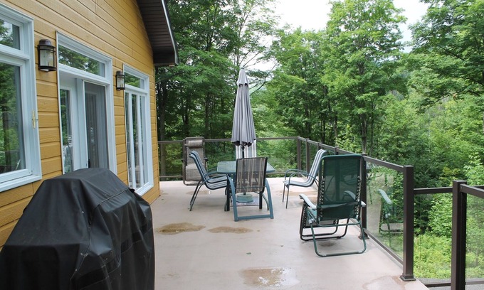 Bromont Ski Chalet | Directly in the mountain for calm and lots of activities