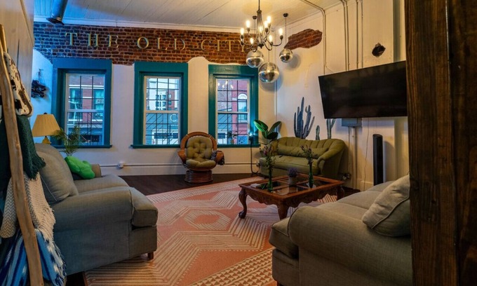 Old City Apartment | Disco Hideaway, Sleeps 8, 3BR