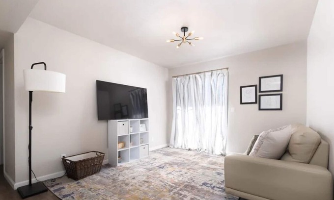 Amarillo Apartment | *Discount* Comfy Beds, FAST Wifi, Near Route 66, Palo Duro Canyon, Downtown