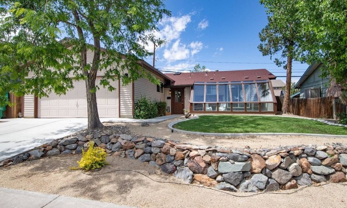 West University House | *Discount* Reno Retreat~UNR~Family~Downtown~Shops