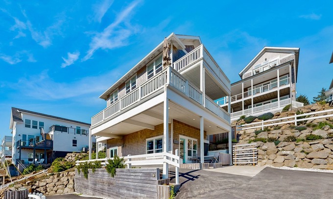 Nelscott House | Discover Coastal Bliss: Your Perfect Retreat Awaits in Lincoln City