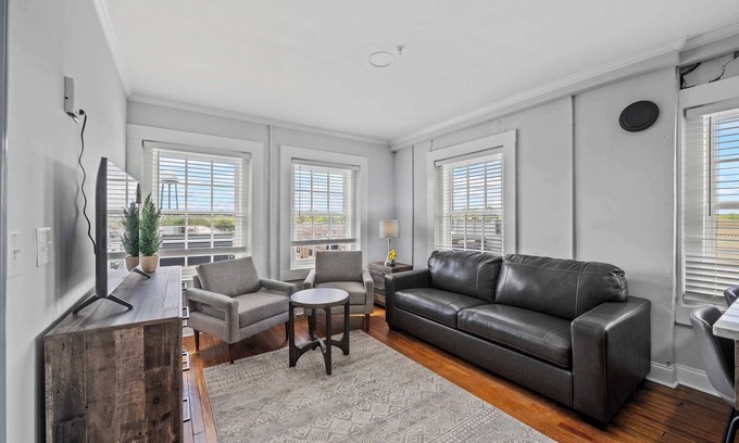 Conway Condo | Discover Conway Trendy Downtown Loft