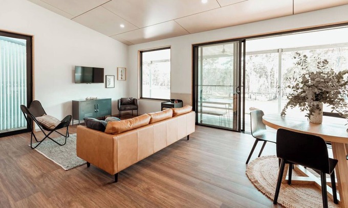 Dartmouth House | Discover Modern Cosy Bliss: Your Dream Holiday Home Near Dartmouth Dam, Victoria