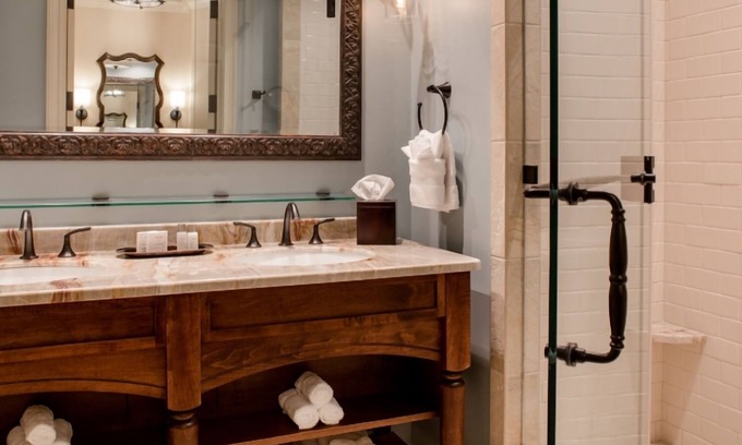 Mount Berry Hotel | Discover Nature from Spacious Room w/Scenic Views and Pool Access!