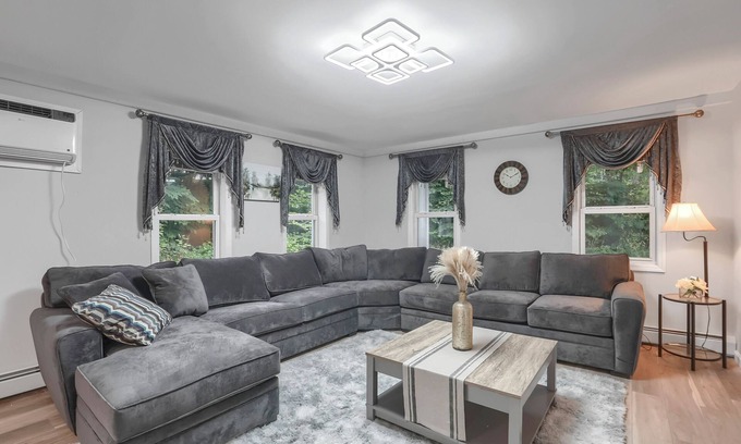 Middle Hope House | Discover Nature’s Glory! Perfect Family Home