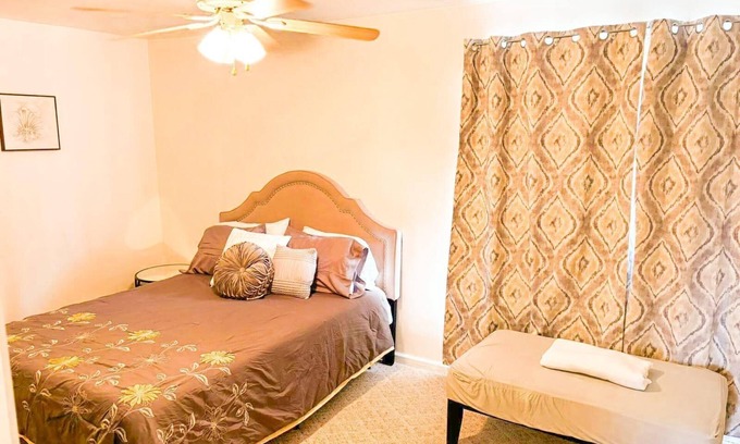 Norfolk - Virginia Beach House | Discover Serenity at Ocean Breeze Haven: Your Perfect Retreat in Virginia Beachn