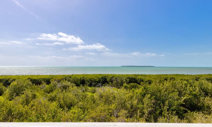 Tavernier Condo | Discover Tavernier's Charm [ Ocean Pointe 4315 ]