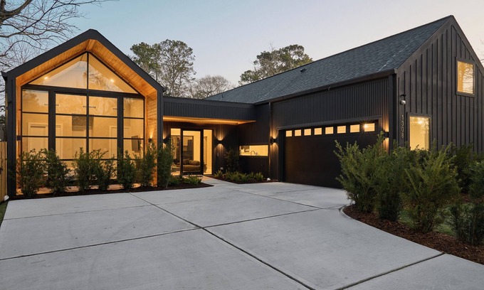 Conroe House | Discover The Black Oak: Forest & Chill—an entire home nestled among the trees.