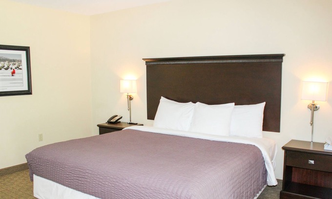 Kelleys Island House | Discover the breathtaking views of Kelleys Island from the Glacier Suite 113