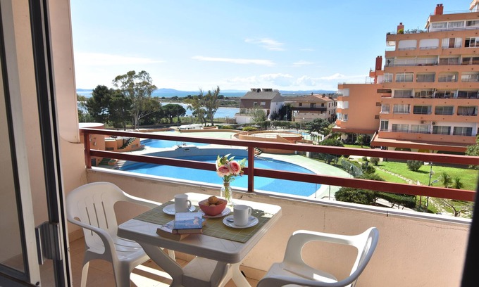 Santa Margarida Apartment | Discover the comfort and tranquility of this cozy studio in Roses!