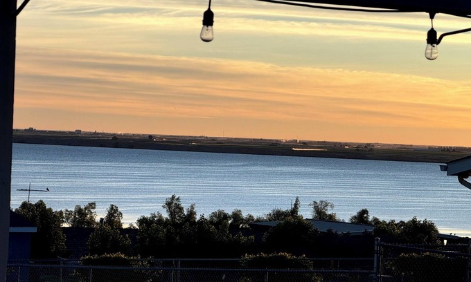 Moses Lake House | ​Discover Your Perfect Getaway at Potholes Reservoir
