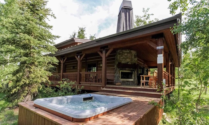 Donnelly House | Discovery Chalet - Tamarack Ski Resort - Luxury - 3Br - 3Ba - Sleeps 8 - Hot tub