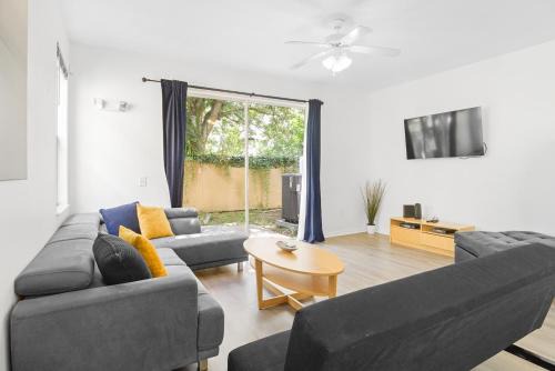 Crestwynd Bay House | Disney-area 4br Retreat Relax & Swim By The Pool
