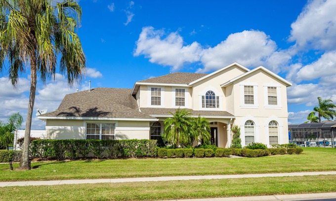West Kissimmee House | Disney mins Luxury 7 BRM Villa Prvt Pool Spa Cinema & Lake in Gated Formosa Gdns