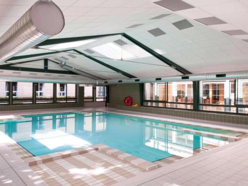 Serris Apartment | Disneyland Appartements familial avec piscine intérieur chauffé, parking gratuit A 5 minutes des parcs