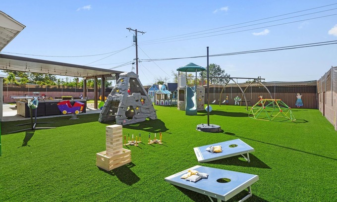 Anaheim Resort House | Disneyland Dream: Arcade, Theater, Playground, Minigolf, and more!