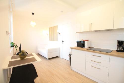 Arcueil Apartment | Disponible - Appartement Entier - Matelas Emma - RER B Laplace, 5mn Paris - 2 pers - Parking Rue Gratuit - Tout équipé - RDC - 1