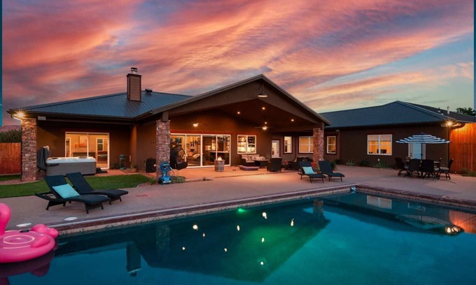 Kanab House | Dive Into Adventure, Large Luxury Family Home in Kanab with Pool, Slide, Hot Tub