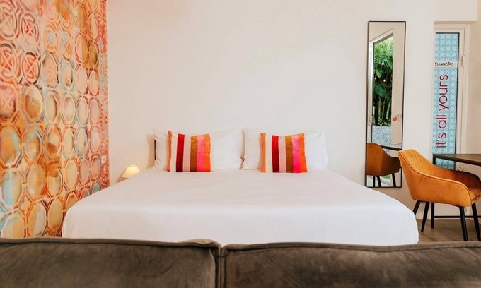 Oranjestad-West Hotel | Dive into Luxury: Private Pool & King Bed in Aruba