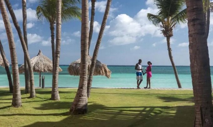 Oranjestad-West Resort | Divi Dutch Village ~ Pools ~ Beach Access ~ Onsite Dinning