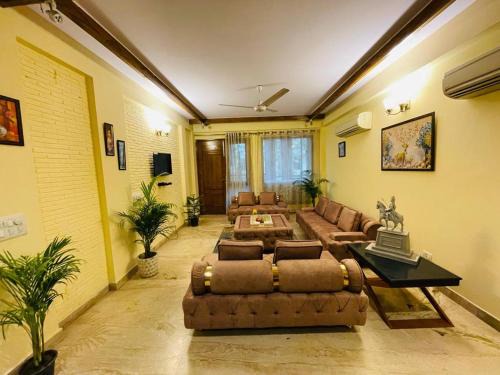 Saket Apartment | Divine India Service Apartment 4Bhk,D-36, Saket