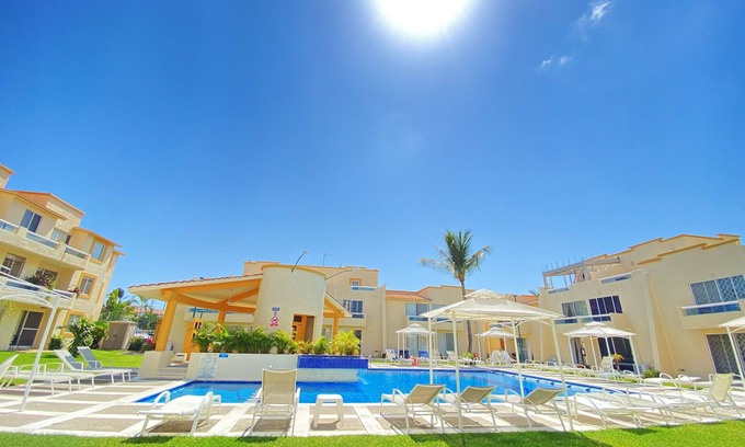 Granjas del Marques Apartment | Divino Loft Para Parejas con Alberca a 5 min de la Playa!