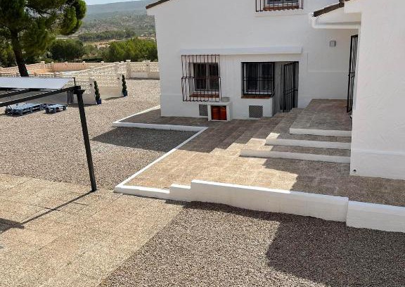 Ayora Bed & Breakfast | DJM Palms - Shared Casa Rural - Casa Rural Compartida - No es una casa privada