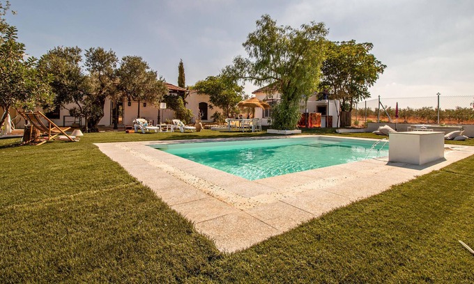 La Campana House | Do you dream of rural idyll? Then this bright country house with private outdoor pool might be just