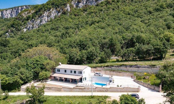 Lupoglav House | Do you want a unique vacation in a luxurious house in nature in Croatia with memories for a lifetime