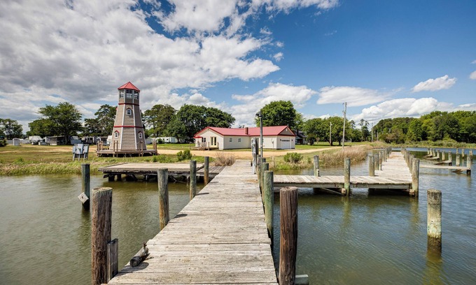 Avenue Cottage | Dock Access: Waterfront Cottage in Avenue!