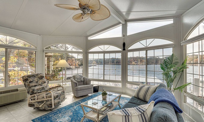 Lake Ozark House | Dock & Kayaks: Lake Ozark Family Retreat