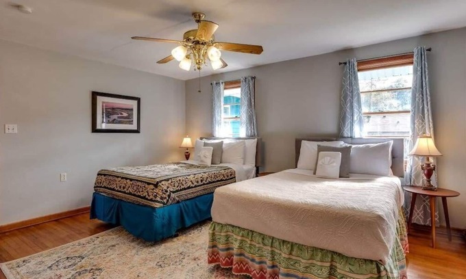 Savannah House | Dock&Volleyball! Near Downtown - Blue & Turquoise!
