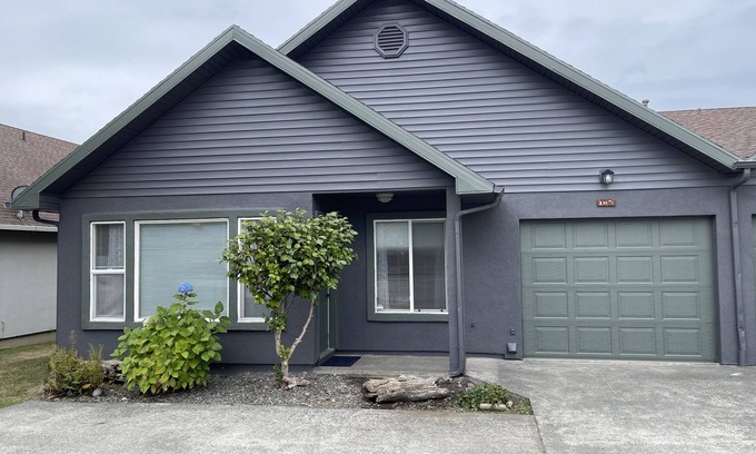 Crescent City House | Dock Walk 1- Cozy 3 bed/2 bath near beaches