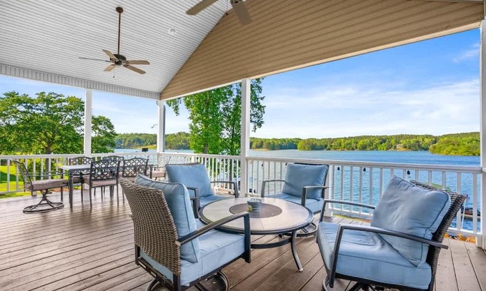 Six Mile House | DockTales - Panoramic Views & Private Dock