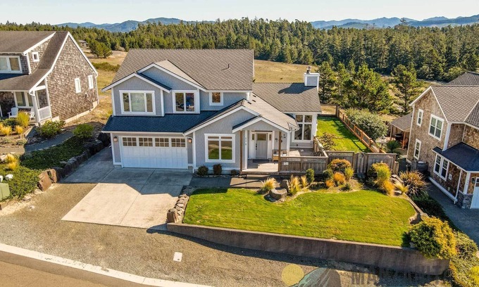 Oregon Coast House | Dog Friendly, Beautiful home on large fenced property. Ping Pong table with Basketball Game!