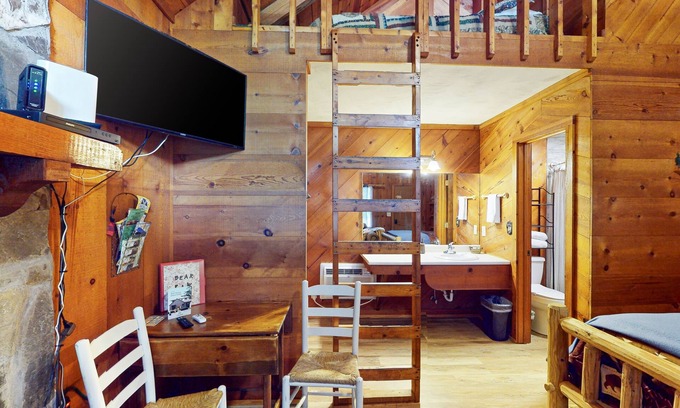 Sautee Nacoochee Cottage | Dog-friendly, cozy cottage retreat withing a 5 minute drive to downtown Helen