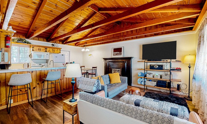 South Lake Tahoe Cabin | Dog-friendly cabin with private hot tub, fireplace, grill, patio, streaming