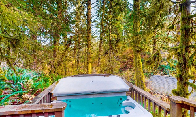 Brookings Cabin | Dog-friendly cabin near beach with private hot tub, grill, patio, streaming, AC