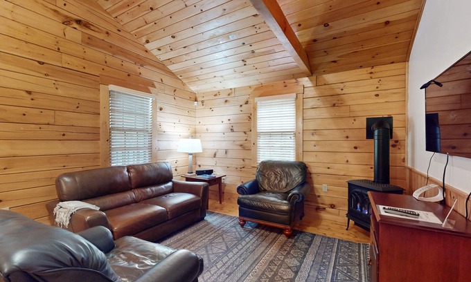 Northport Cabin | Dog-friendly cabin with firepit, kitchen, AC, & trails for your next escape
