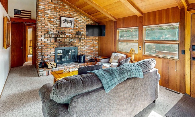 Lyons Cabin | Dog-friendly cabin with spacious deck, fireplace, & private W/D
