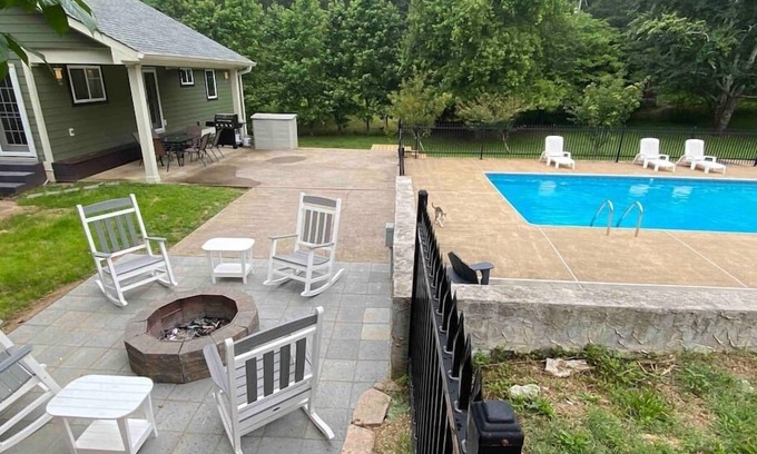 McDonald House | Dog-friendly Chattanooga Country Home + Pool + Firepit-relaxing