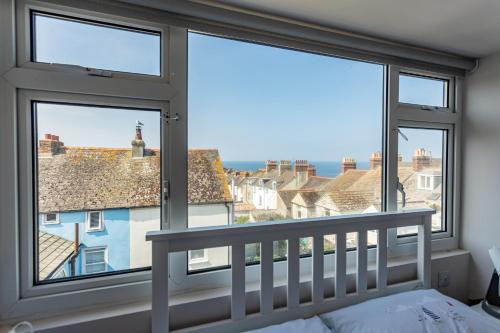 Portland House | Dog Friendly, Cosy Coastal Cottage, Sea Views