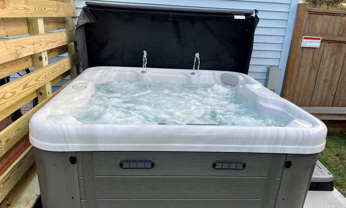Rehoboth Beach Cottage | Dog friendly cottage with HOT TUB and fenced in backyard!