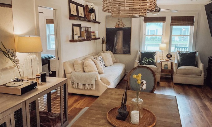 Morehead City Cottage | Dog Friendly Fenced Cottage Minutes from the Water!