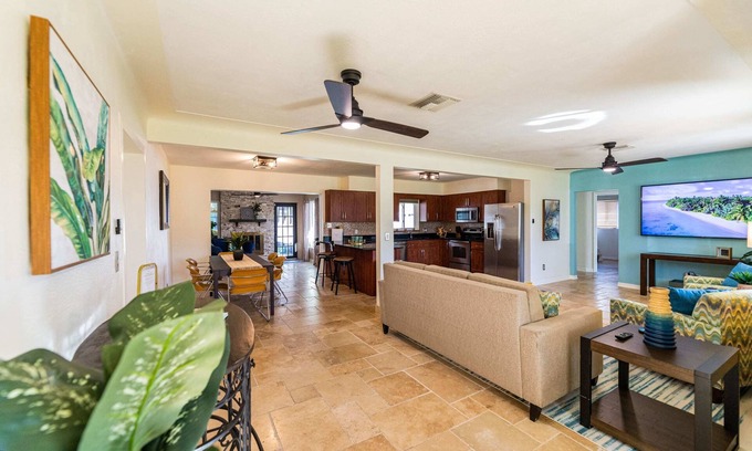 South Pinellas Community Council House | Dog Friendly fully fenced - 3 bed 2 bath home