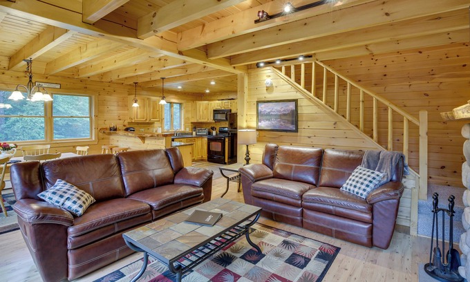 Greenwood Cabin | Dog-Friendly Greenwood Cabin < 1 Mi to Mt Abram!
