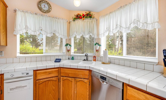 Inglenook Cabin | Dog-friendly home in coastal dunes close to the ocean