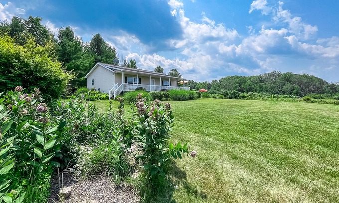 Hammondsport House | Dog-friendly home with guest house, free WiFi, private washer/dryer, golf range