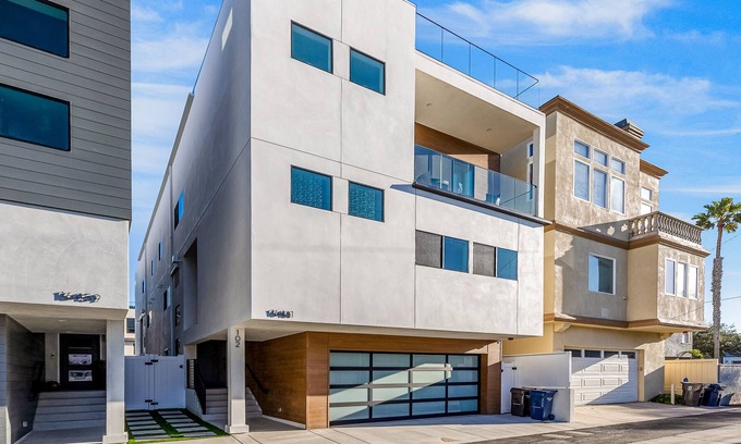 Sunset Beach House | Dog-friendly home with great rooftop terrace & sunset views - steps to the beach