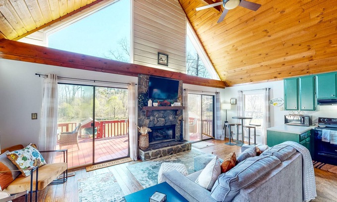 Eatonton Cabin | Dog-friendly Home with Firepit, Deck, & Boathouse